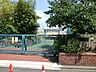 周辺：小学校 600m 新宿区立大久保小学校