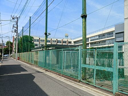中学校 860m 滝野川紅葉中学校