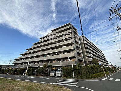 外観：生活に便利な地に伸びやかな家族の生活風景を描く住まい