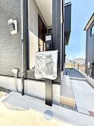 シンプルデザインのポスト。