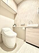 明るく清潔感のあるトイレです。  