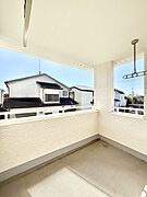 ゆったりバルコニーだから沢山お洗濯ものを干せます。