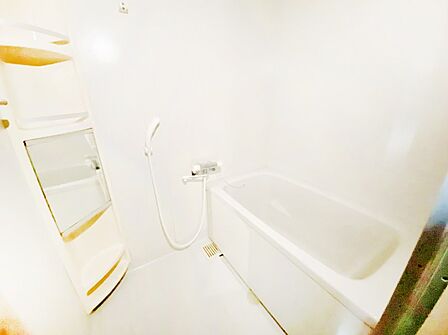 内装「無料オンライン相談」受付中！明るく清潔感のあるバスルーム