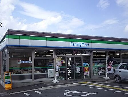コンビニ 700m ファミリーマート 川越鯨井店