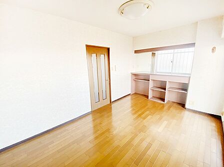 内装「無料オンライン相談」受付中！窓からのやさしい光が心地よいプライベートルーム