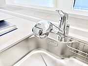 いつでも清潔なおいしいお水を。一つの水栓で水道水と浄水を使い分け。