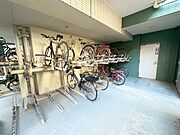 駐輪場は屋根付き