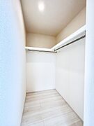 ウォークインクローゼットの活用で生活空間スッキリ　