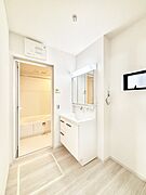 清潔感のある快適空間です。毎日の身支度も気持ち良くお使い頂けます。 