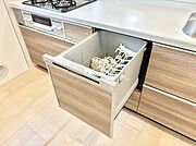 面倒なお片づけは食洗機にお任せ！家事の負担が減って、時間にも気持ちにもゆとりができます。