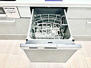 面倒なお片づけは食洗機にお任せ！家事の負担が減って、時間にも気持ちにもゆとりができます。