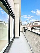 ゆったりバルコニーだから沢山お洗濯ものを干せます。