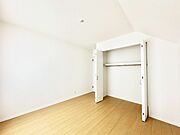 使いやすい形でベットや家具の置き方にも困ることもありません。   