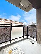 南向きの日当たりの良いバルコニー  