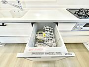 面倒なお片づけは食洗機にお任せ！家事の負担が減って、時間にも気持ちにもゆとりができます。