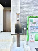 シンプルデザインのポスト。