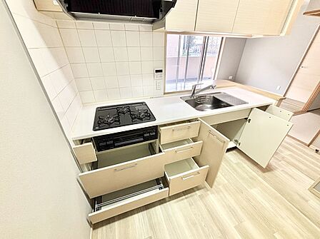 使いやすさを優先したスライド式収納タイプ!