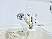 いつでも清潔なおいしいお水を。一つの水栓で水道水と浄水を使い分け。
