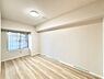 子供部屋：窓からのやさしい光が心地よいプライベートルーム