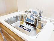 いつでも清潔なおいしいお水を。一つの水栓で水道水と浄水を使い分け。