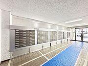 ポストはエントランス内にあるので雨に濡れず郵便が受け取れますね！