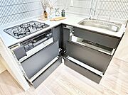使いやすさを優先したスライド式収納タイプ！