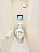 トイレは安心の2箇所！朝のバタバタも一安心です。 