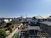 バルコニーからの眺望です。心地よい風が感じられそうですね！