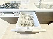 面倒なお片づけは食洗機にお任せ！家事の負担が減って、時間にも気持ちにもゆとりができます。