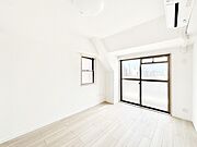 バルコニーからたっぷり入ってくる陽光がお部屋全体を優しく包み込みます！