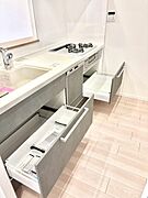 使いやすさを優先したスライド式収納タイプ！
