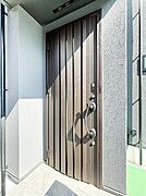 大切な家族、来客を出迎える玄関。