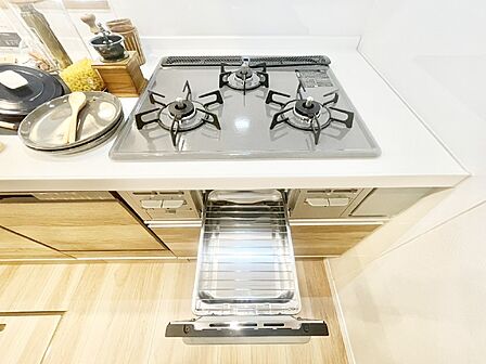 設備「無料オンライン相談」受付中!三口ガスコンロでお料理が一気にはかどりそう