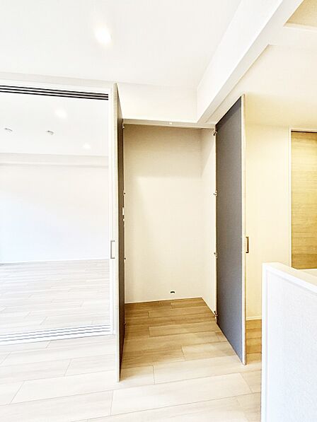 設備「無料オンライン相談」受付中!物が多くなりがちなリビングにうれしい収納