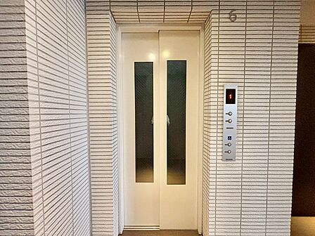 エレベーターがあるので荷物の多い日も安心ですね　