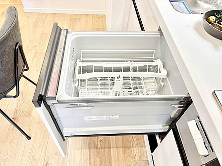 面倒なお片づけは食洗機にお任せ！家事の負担が減って、時間にも気持ちにもゆとりができます。