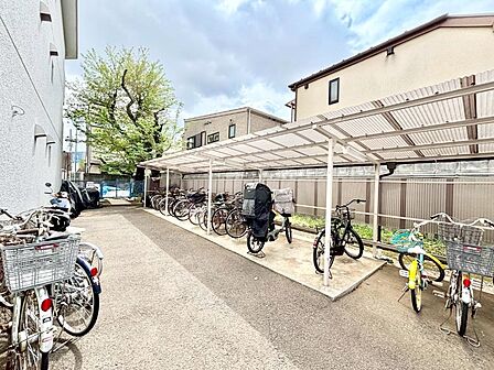 駐輪場は屋根付き