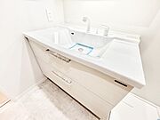 ハンドシャワー付き！使いやすい洗面台。
