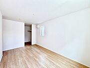 ウォークインクローゼットがあるお部屋。季節ごとの入れ替えも不要で便利です！