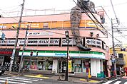 コンビニ 450m ファミリーマート 太子堂三丁目店