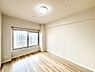 子供部屋：窓からのやさしい光が心地よいプライベートルーム