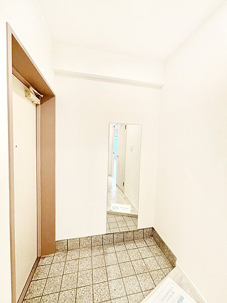 玄関を拡大表示