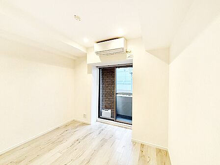 使いやすい形でベットや家具の置き方にも困ることもありません。