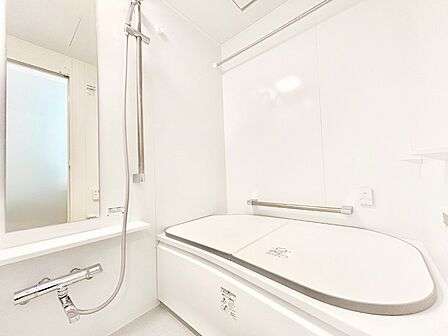 落ち着いた雰囲気でゆっくりお寛ぎいただけるバスルーム