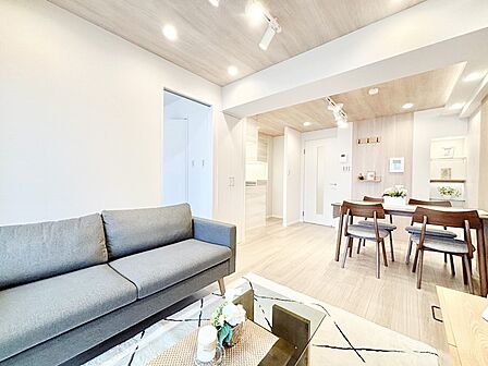 内装「無料オンライン相談」受付中！家族一緒にお食事を楽しみたくなるリビングダイニング