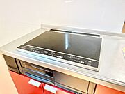 IHクッキングヒーターは天板の調理面がフラットなので調理後はサッと一拭きするだけ！