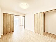 リビング隣接の洋室は個室としても利用できます