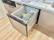 面倒なお片づけは食洗機にお任せ！家事の負担が減って、時間にも気持ちにもゆとりができます。