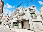 生活に便利な地に伸びやかな家族の生活風景を描く住まい