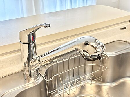 いつでも清潔なおいしいお水を。一つの水栓で水道水と浄水を使い分け。
